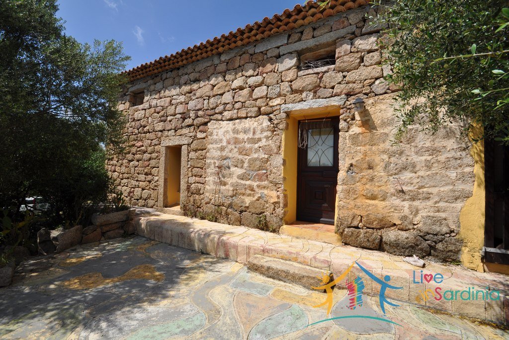 150 M2 Semi-Detached Farmhouse With 1 Ha Land for Sale in San Pantaleo, North Sardinia