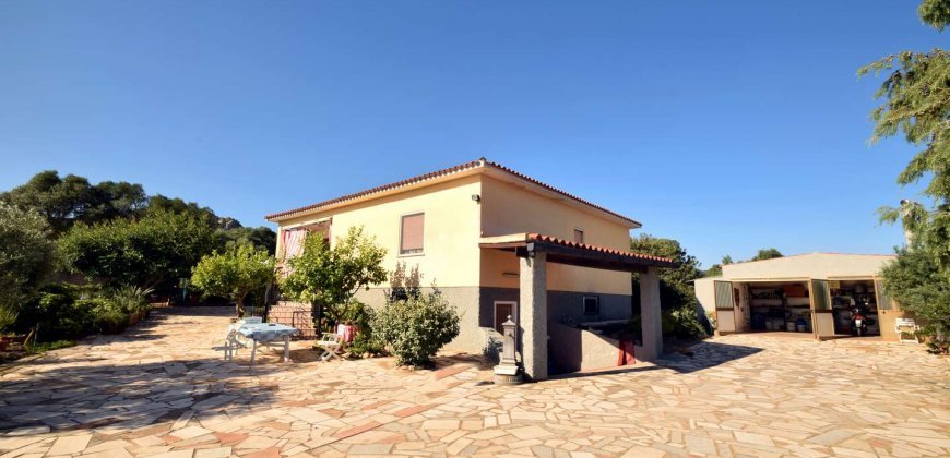 For Sale : Spacious, Detached Country House Near Olbia, North Sardinia