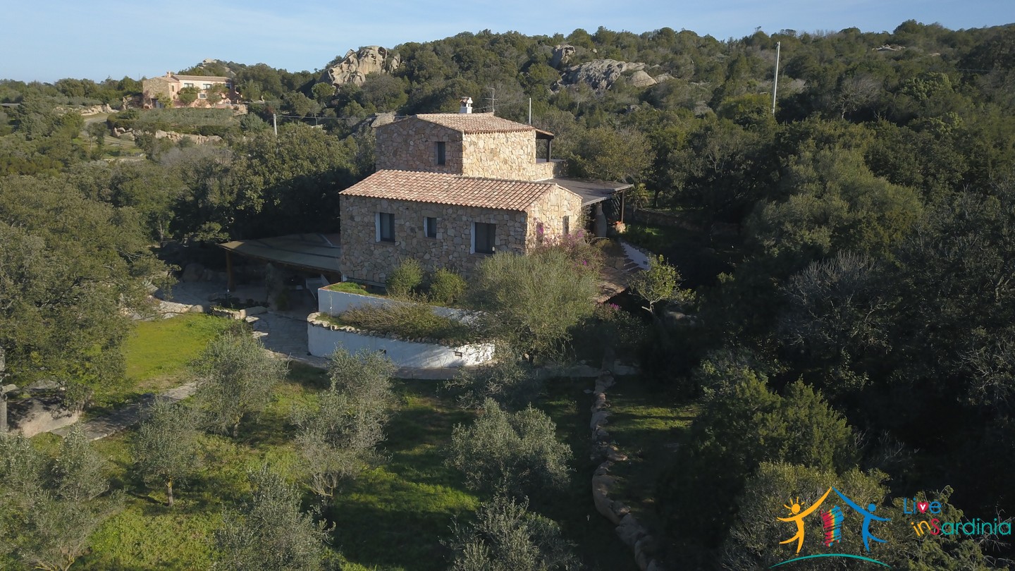 Country Home For Sale San Pantaleo Sardinia With 1 Ha Land ref. Villa Nadia