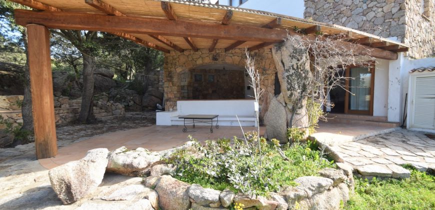 Country Home For Sale San Pantaleo Sardinia With 1 Ha Land ref. Villa Nadia