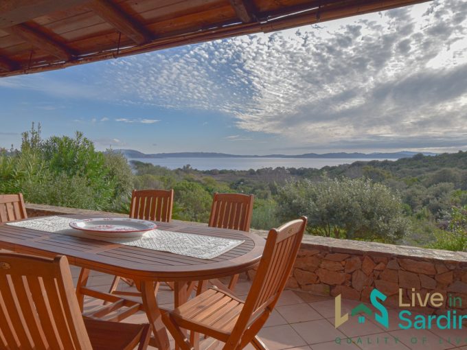Semi-detached sea view villa in Santa Teresa Gallura with panoramic veranda in Valle dell’Erica