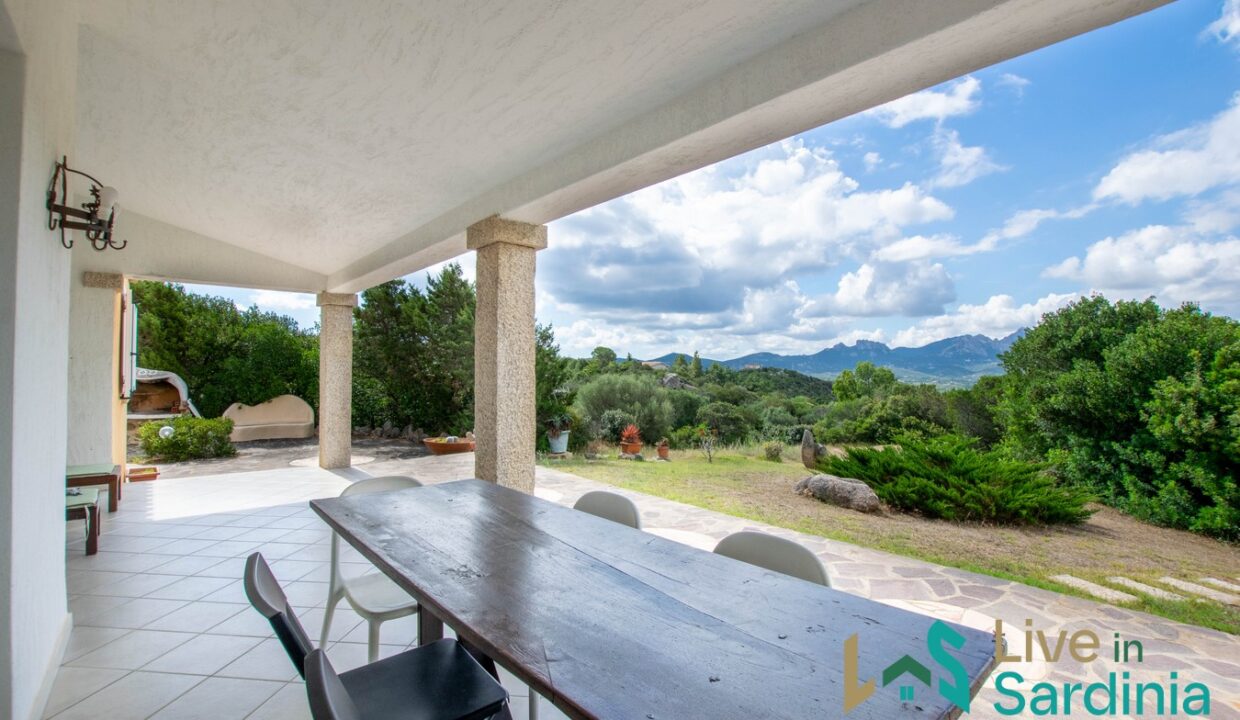 Country-House-For-Sale-In-La-Mendula-San-Pantaleo (1)