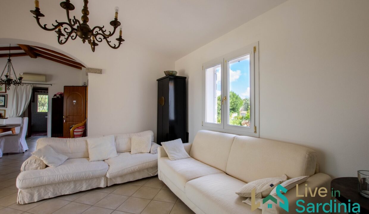 Country-House-For-Sale-In-La-Mendula-San-Pantaleo (11)