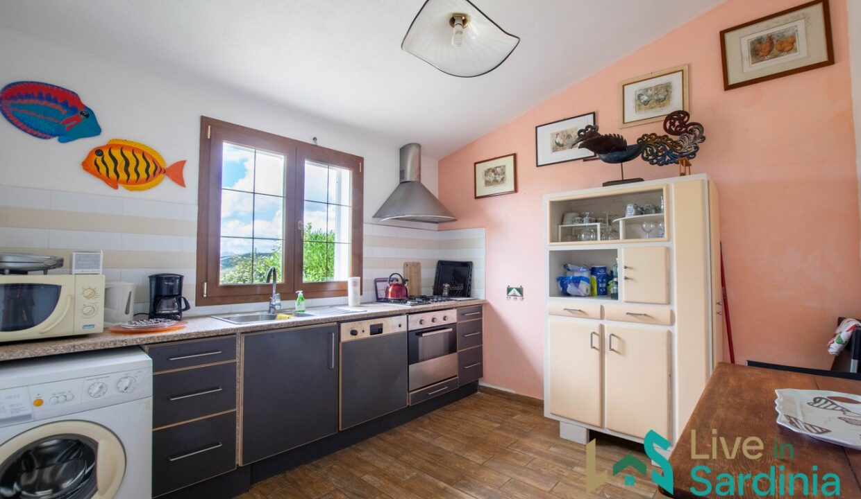 Country-House-For-Sale-In-La-Mendula-San-Pantaleo (13)