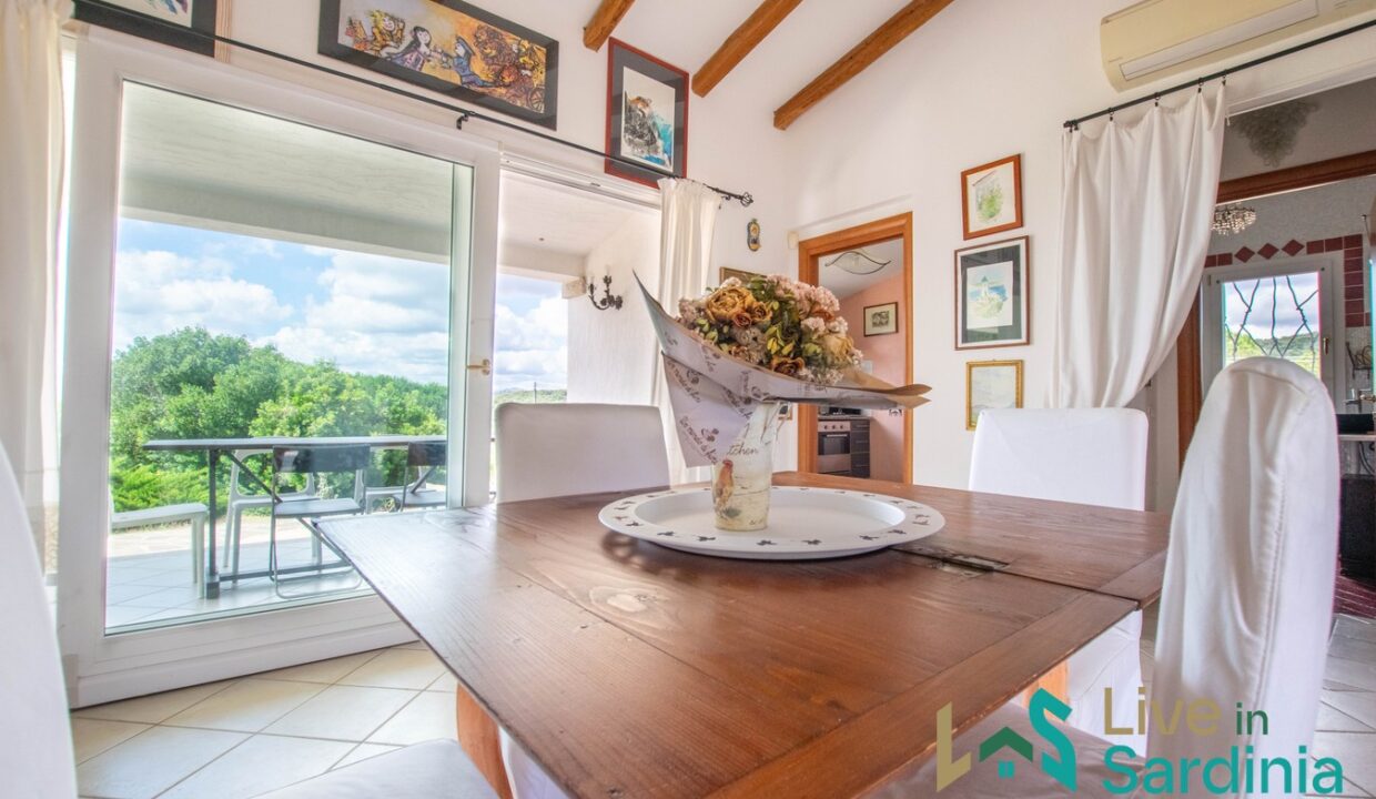 Country-House-For-Sale-In-La-Mendula-San-Pantaleo (15)