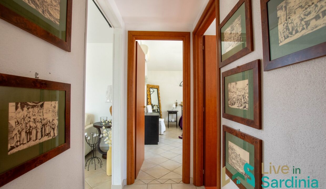 Country-House-For-Sale-In-La-Mendula-San-Pantaleo (18)