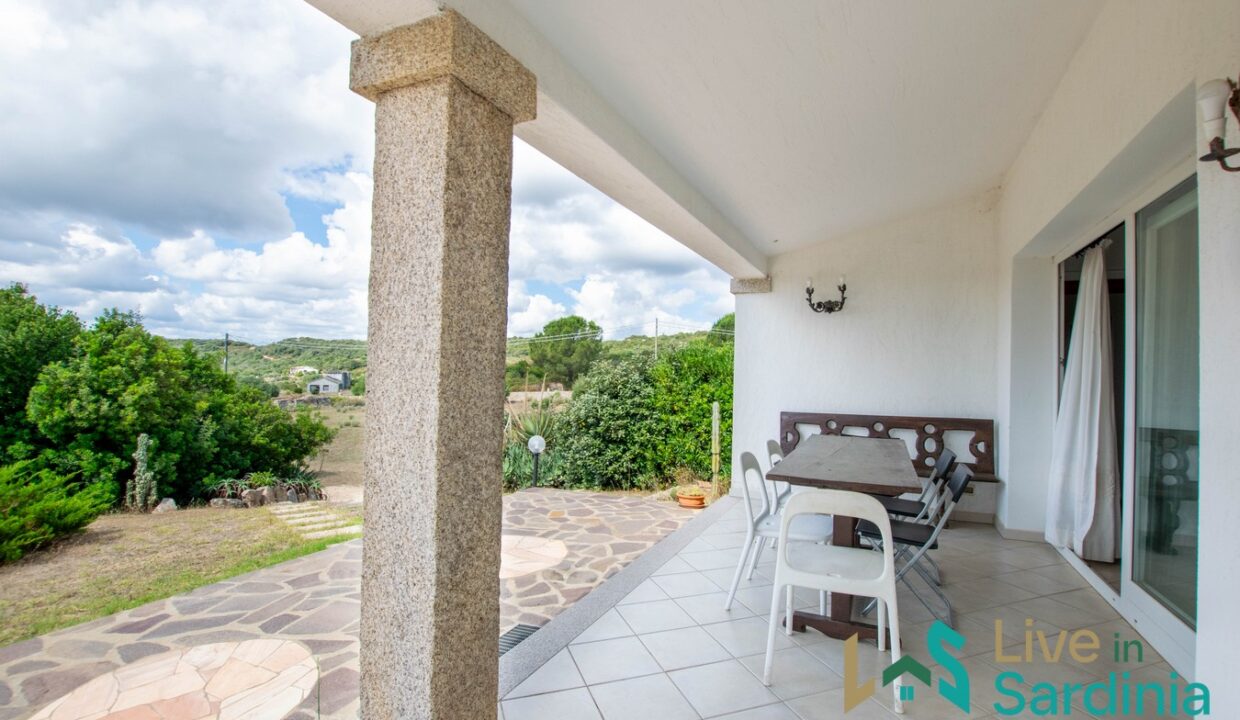 Country-House-For-Sale-In-La-Mendula-San-Pantaleo (29)