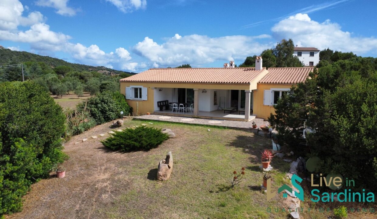 Country-House-For-Sale-In-La-Mendula-San-Pantaleo (37)