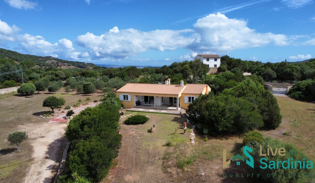 Country-House-For-Sale-In-La-Mendula-San-Pantaleo (4)