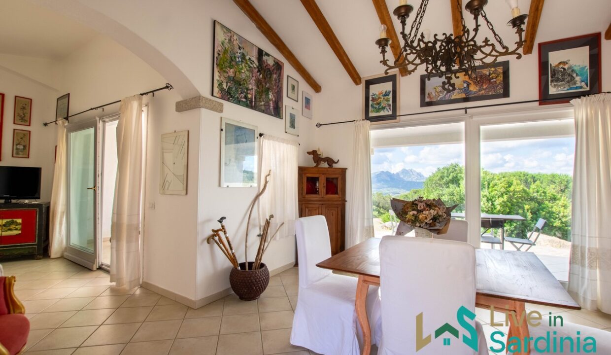 Country-House-For-Sale-In-La-Mendula-San-Pantaleo (7)