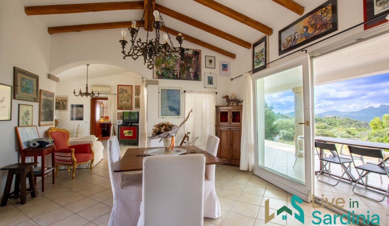 Country-House-For-Sale-In-La-Mendula-San-Pantaleo (8)