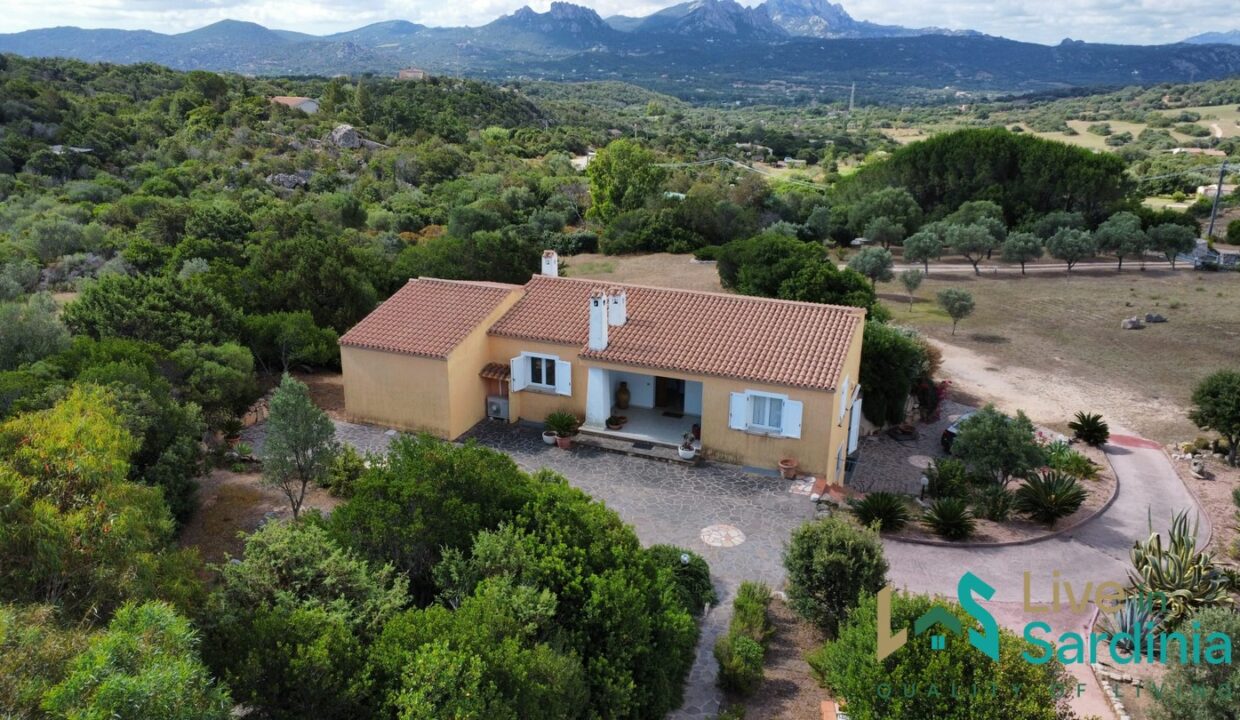 Country-Villa-For-Sale-Sale-San-Pantaleo-Sardinia