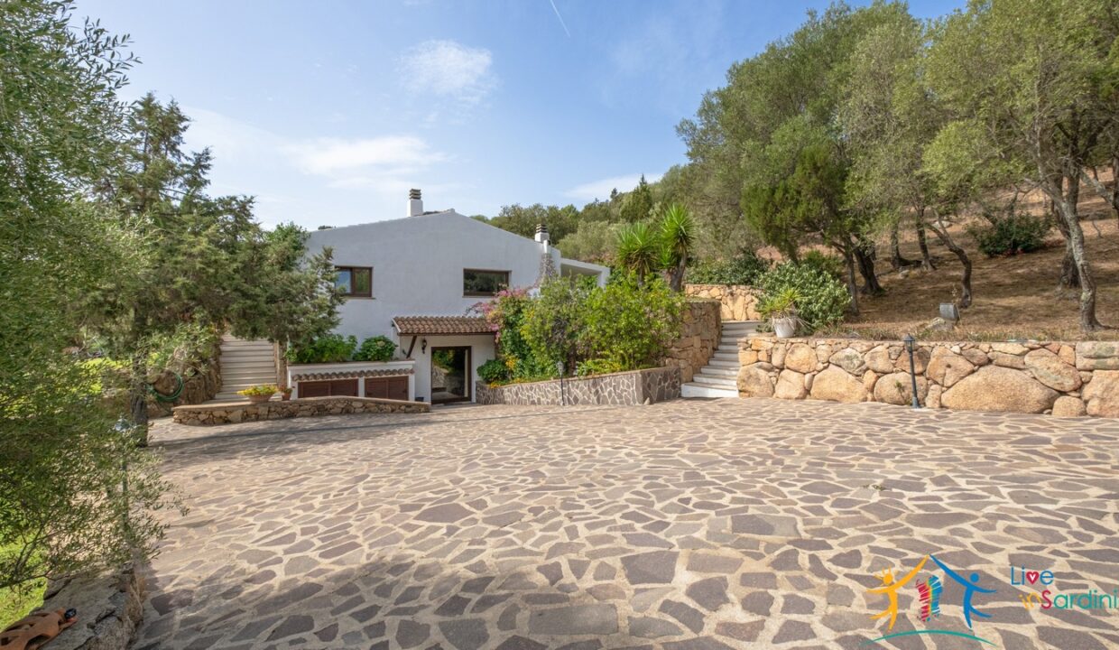 Country-House- For-Sale-San -Pantaleo (20)