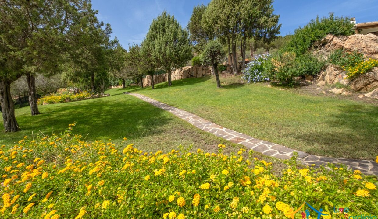 Country-House- For-Sale-San -Pantaleo (79)