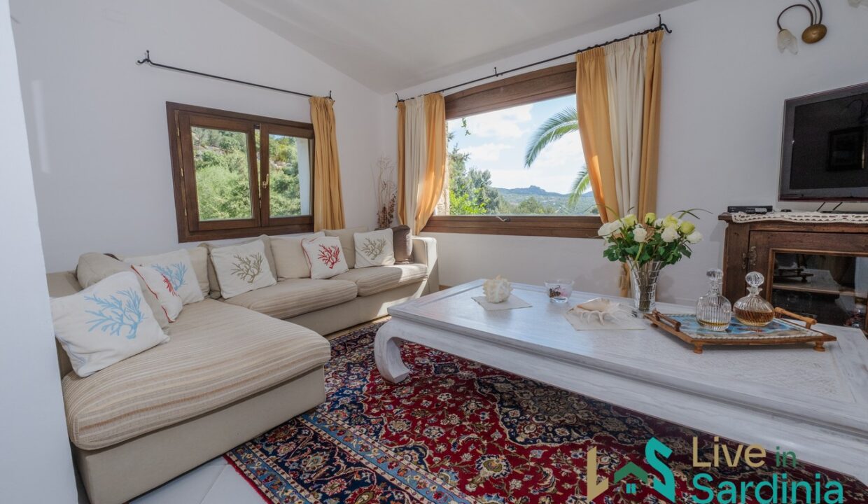 Villa-For-Sale-In-San-Pantaleo-Costa-Smeralda