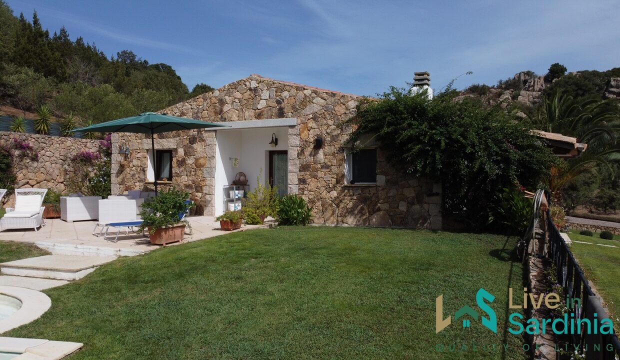 Villa-For-Sale-With-Pool-Sardinia