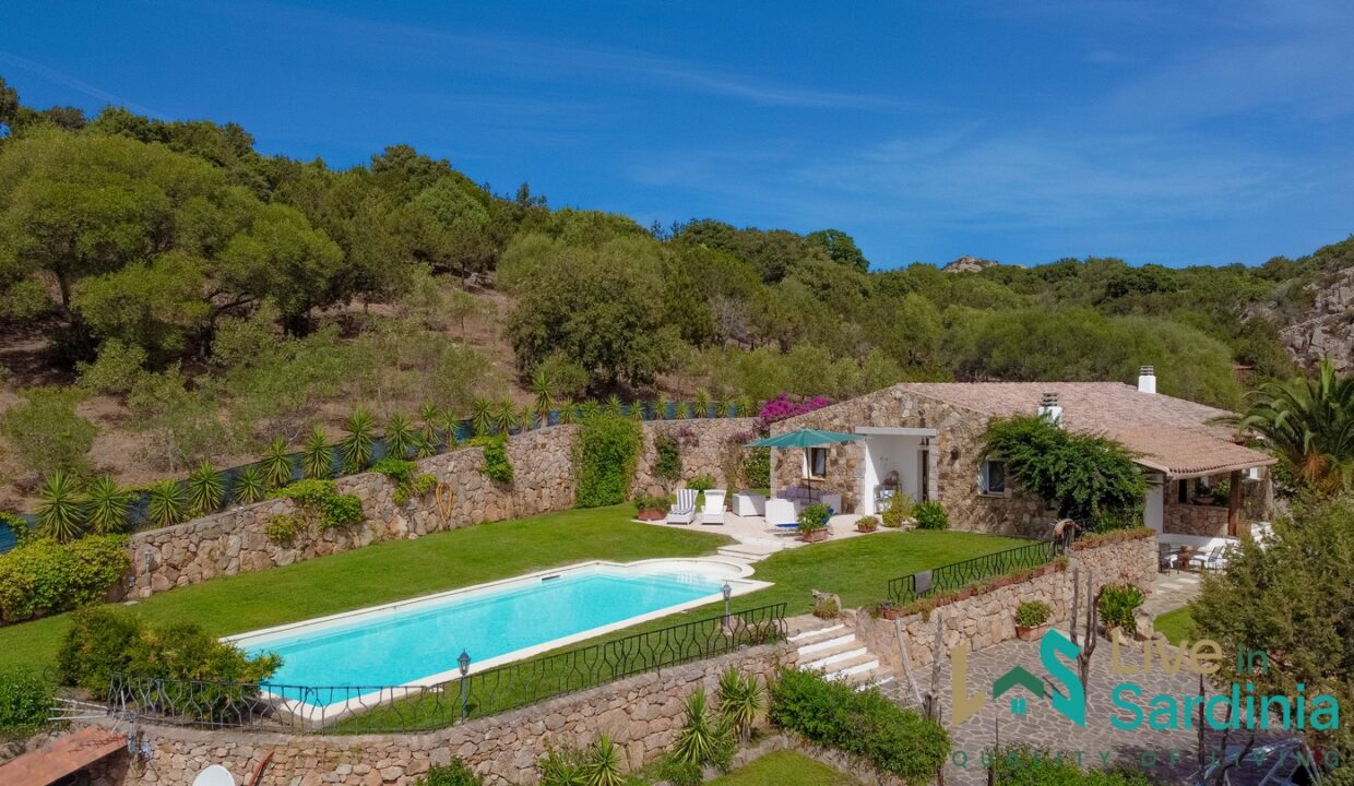 Villa-For-Sale-With-Pool-Sardinia