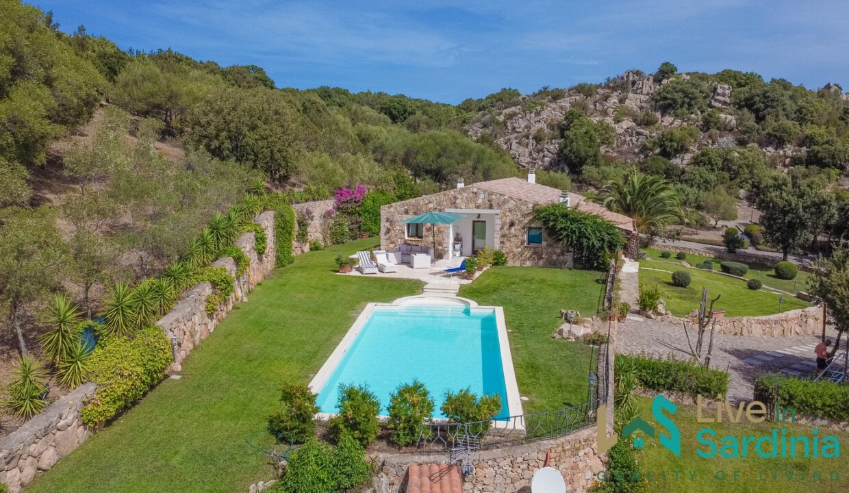Villa-For-Sale-With-Pool-Sardinia