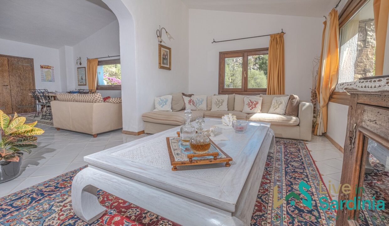 Villa-For-Sale-With-Pool-Sardinia