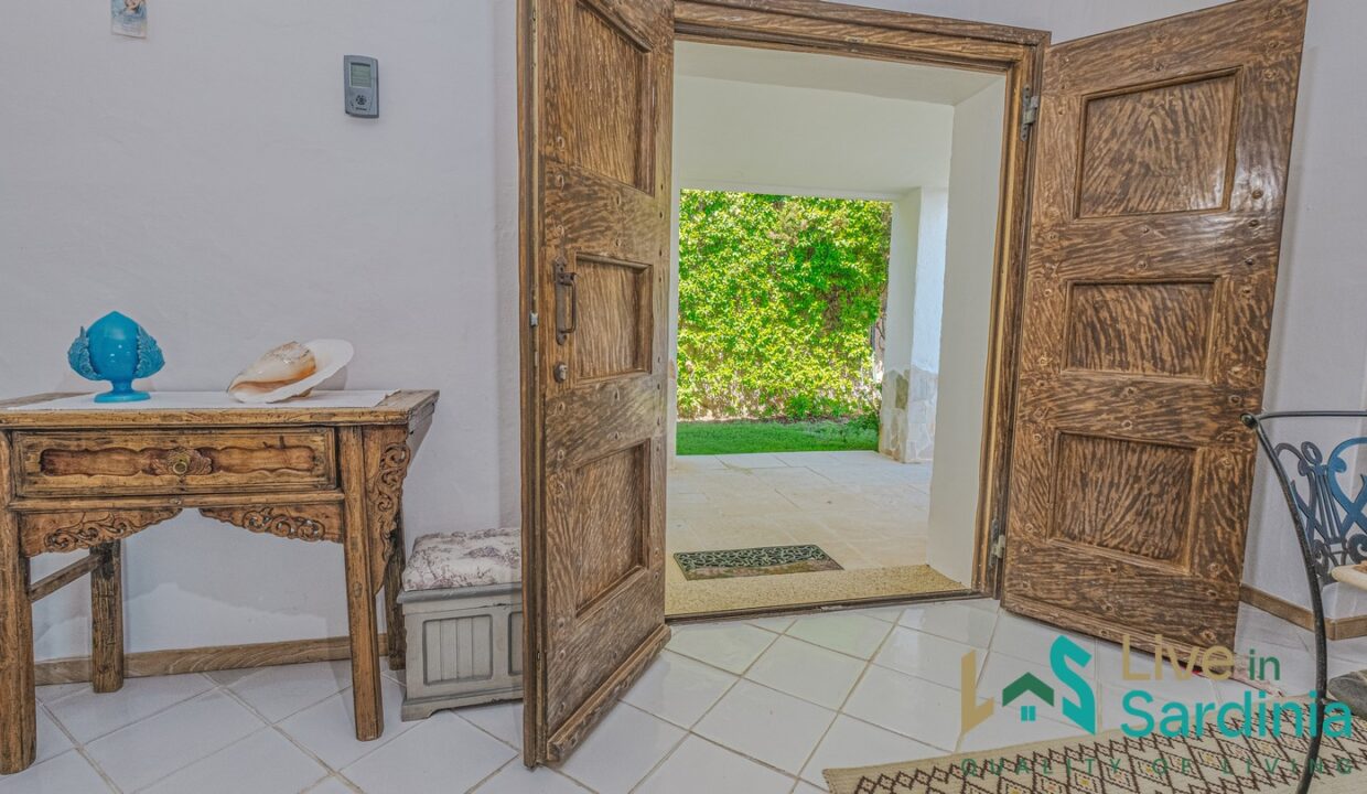Villa-For-Sale-With-Pool-Sardinia
