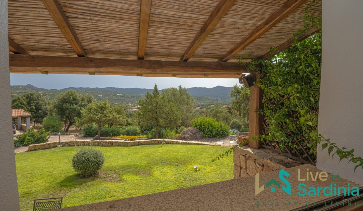 Villa-For-Sale-With-Pool-Sardinia
