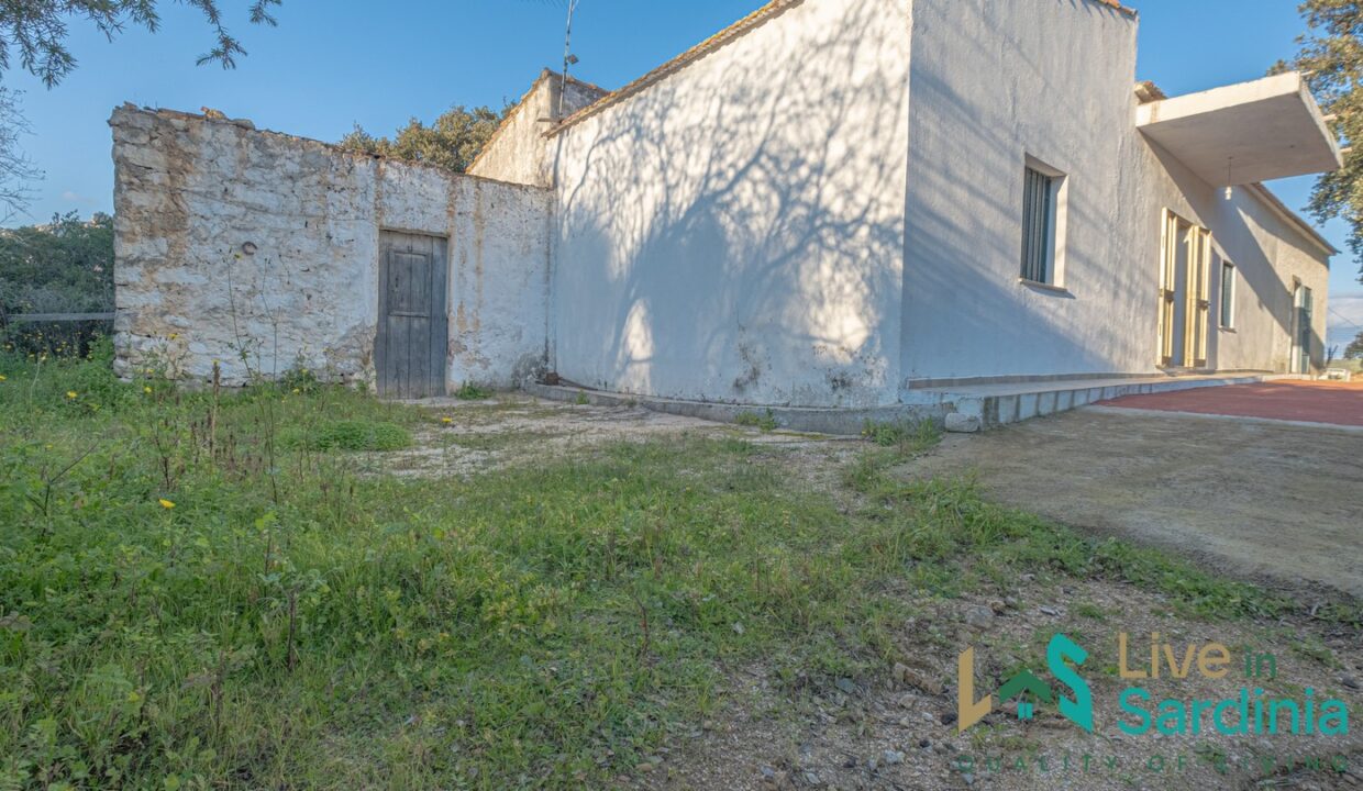 Country-Home-For-Sale-Olbia