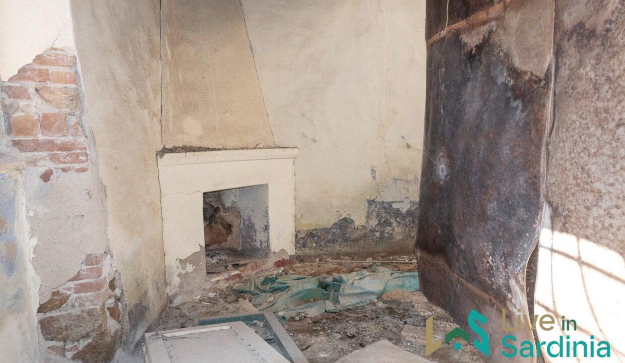 Rustic-Home-with-Olive-Grove-For-Sale-Near-Sale-In-Porto-San-Paolo