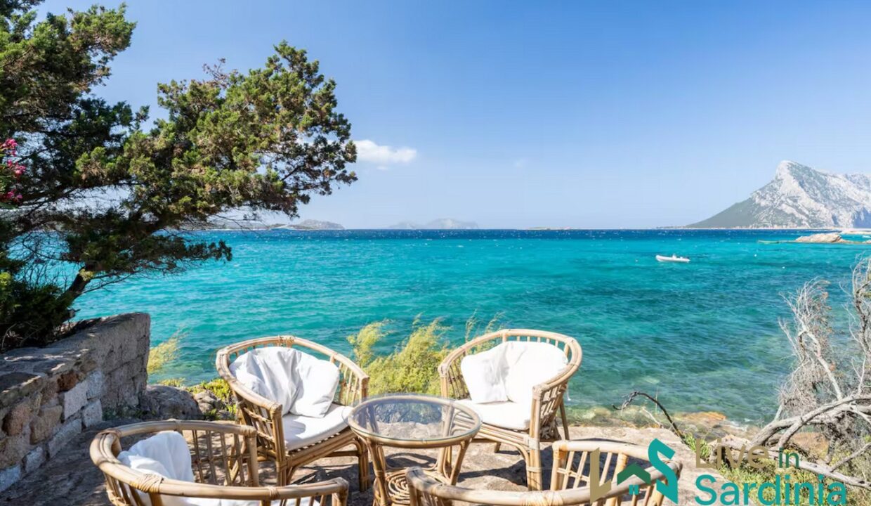 Beachfront-Villas-For-Sale-Sardinia