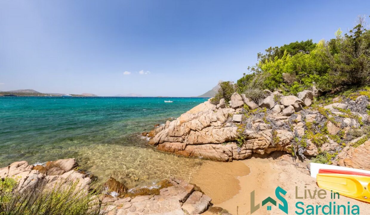 Beachfront-Villas-For-Sale-Sardinia