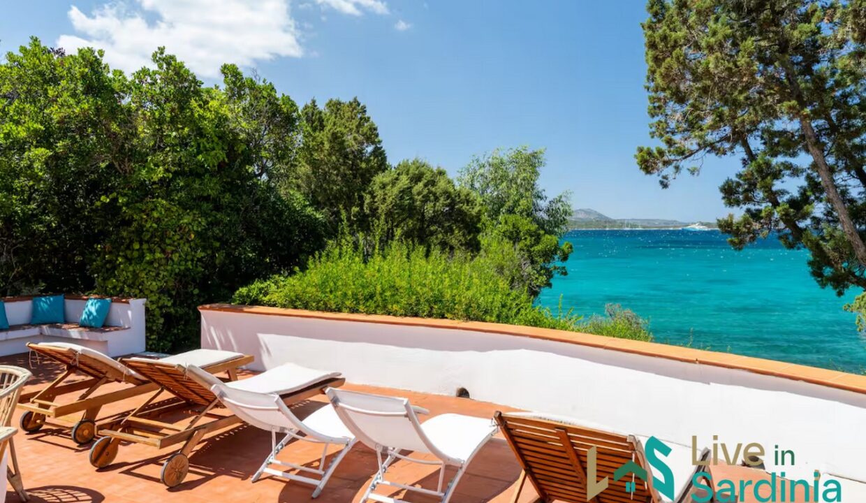 Beachfront-Villas-For-Sale-Sardinia