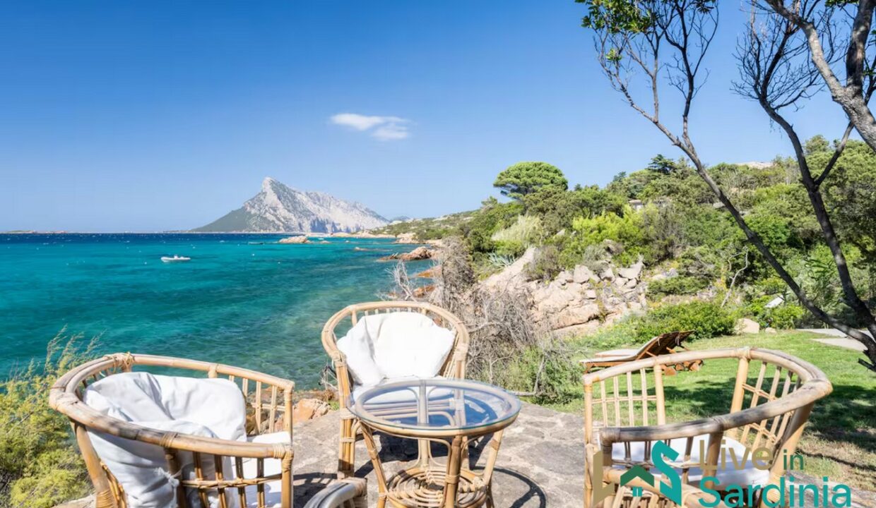 Beachfront-Villas-For-Sale-Sardinia