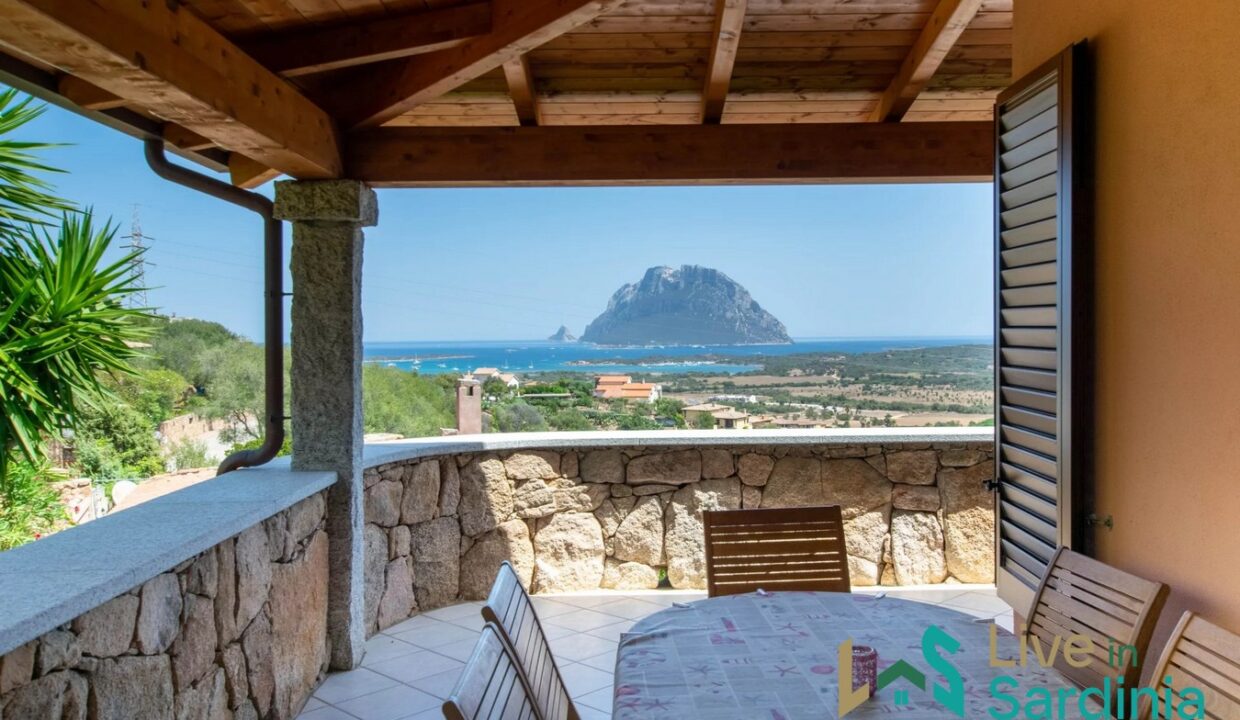 Sea-view-Villa-for-sale-Porto-San-Paolo-Sardinia (10)