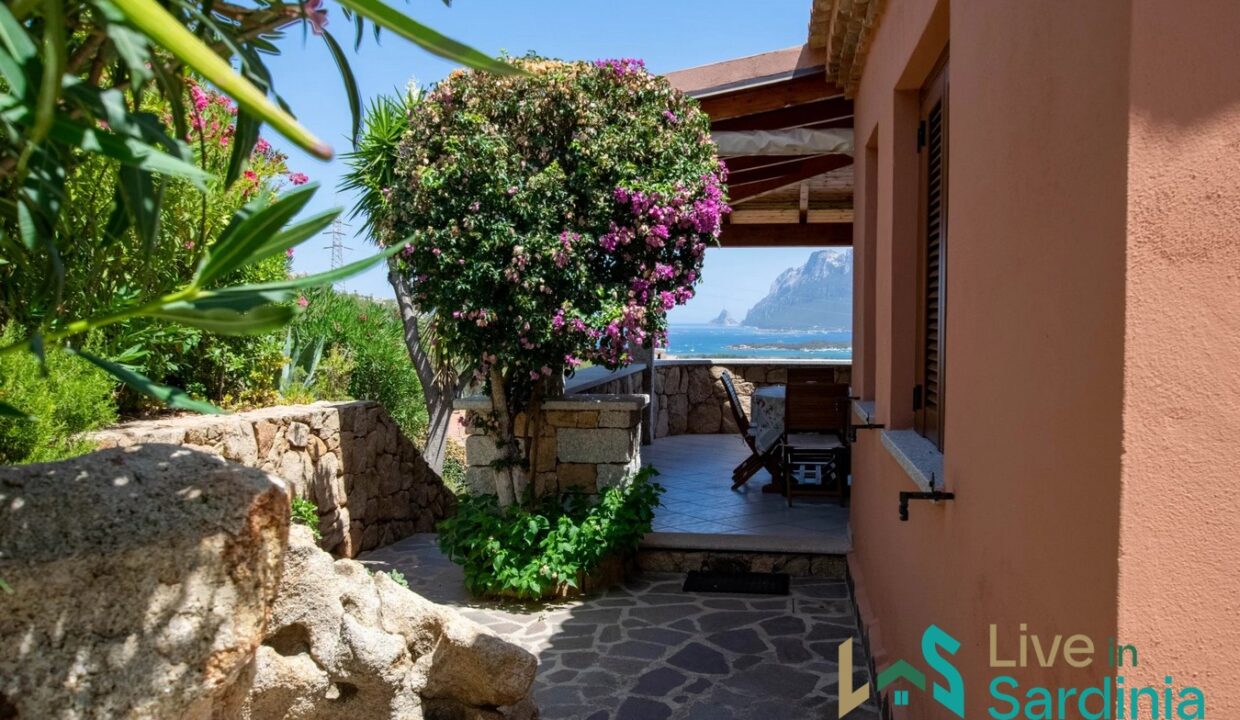 Sea-view-Villa-for-sale-Porto-San-Paolo-Sardinia (25)