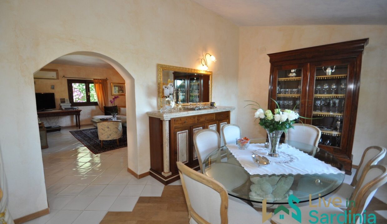 Villa-For-Sale-In-San-Pantaleo-Costa-Smeralda