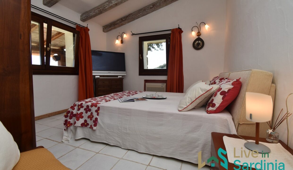 Villa-For-Sale-In-San-Pantaleo-Costa-Smeralda