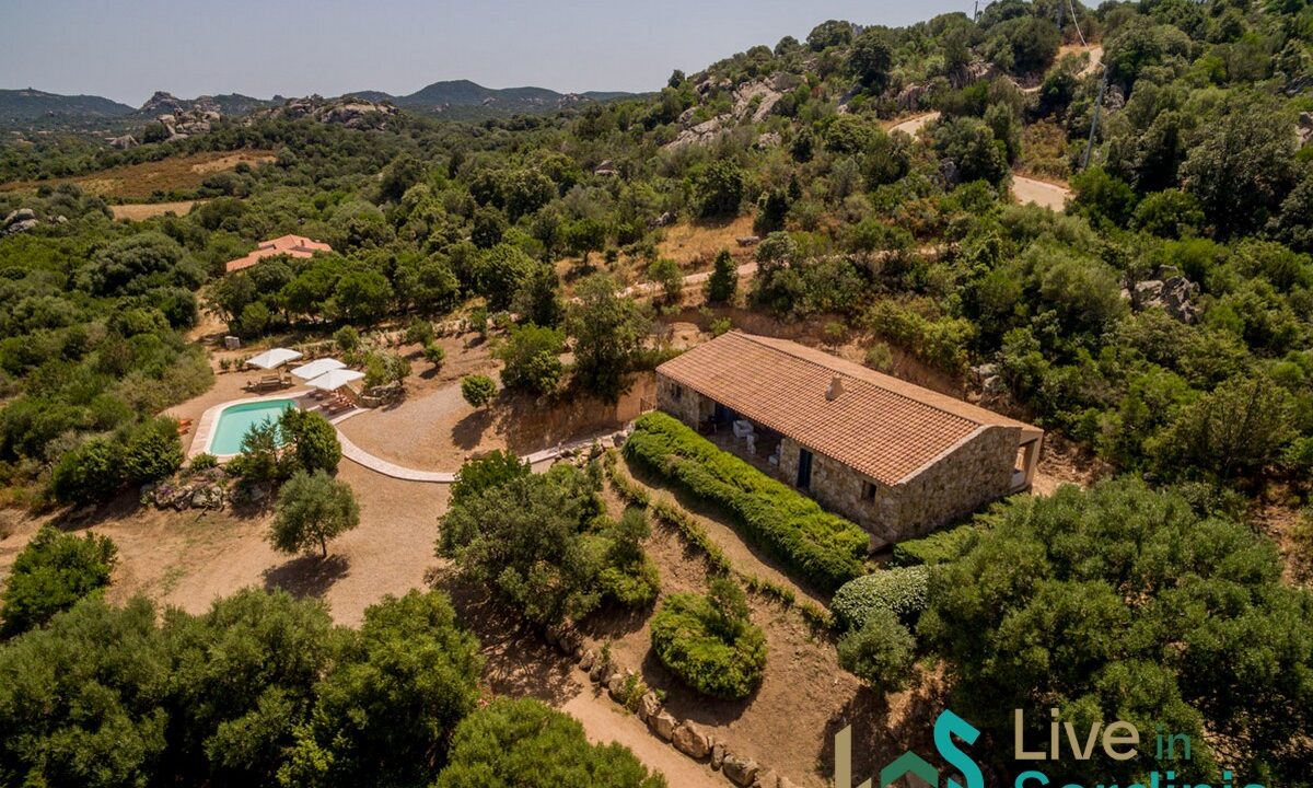 Villa-For-Sale-San-Pantaleo-Sardinia (5)