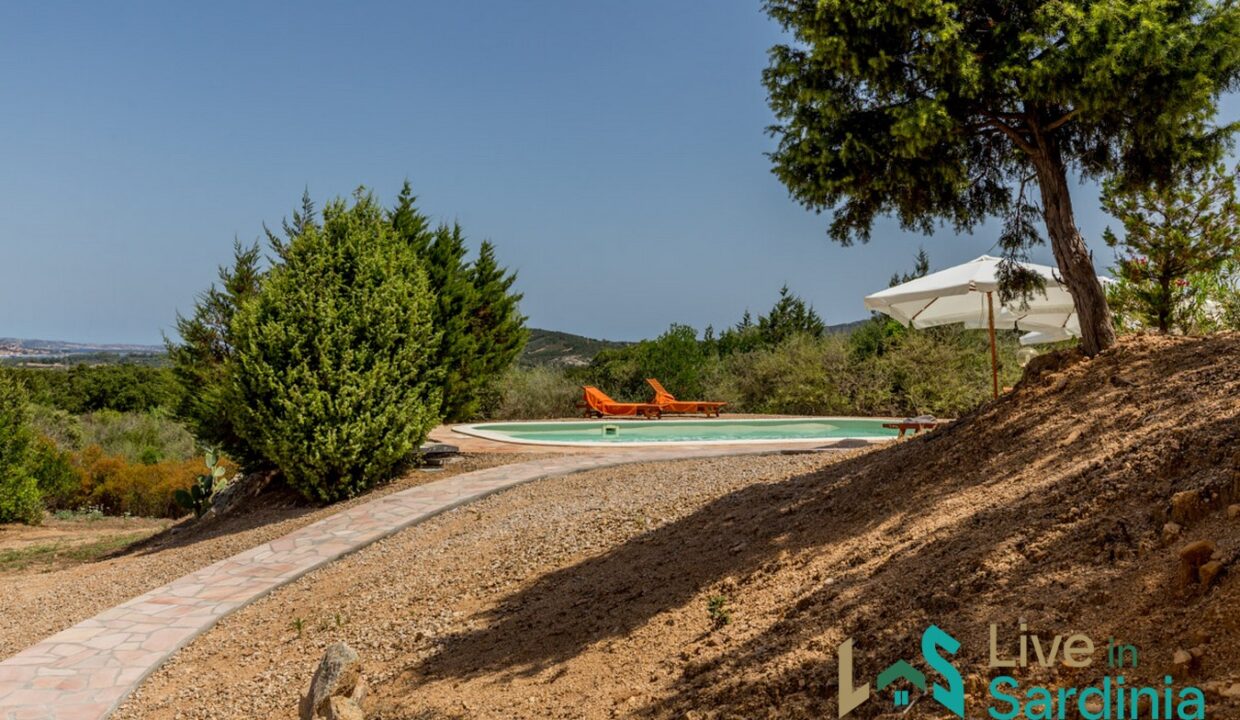 Villa-For-Sale-San-Pantaleo-Sardinia (63)