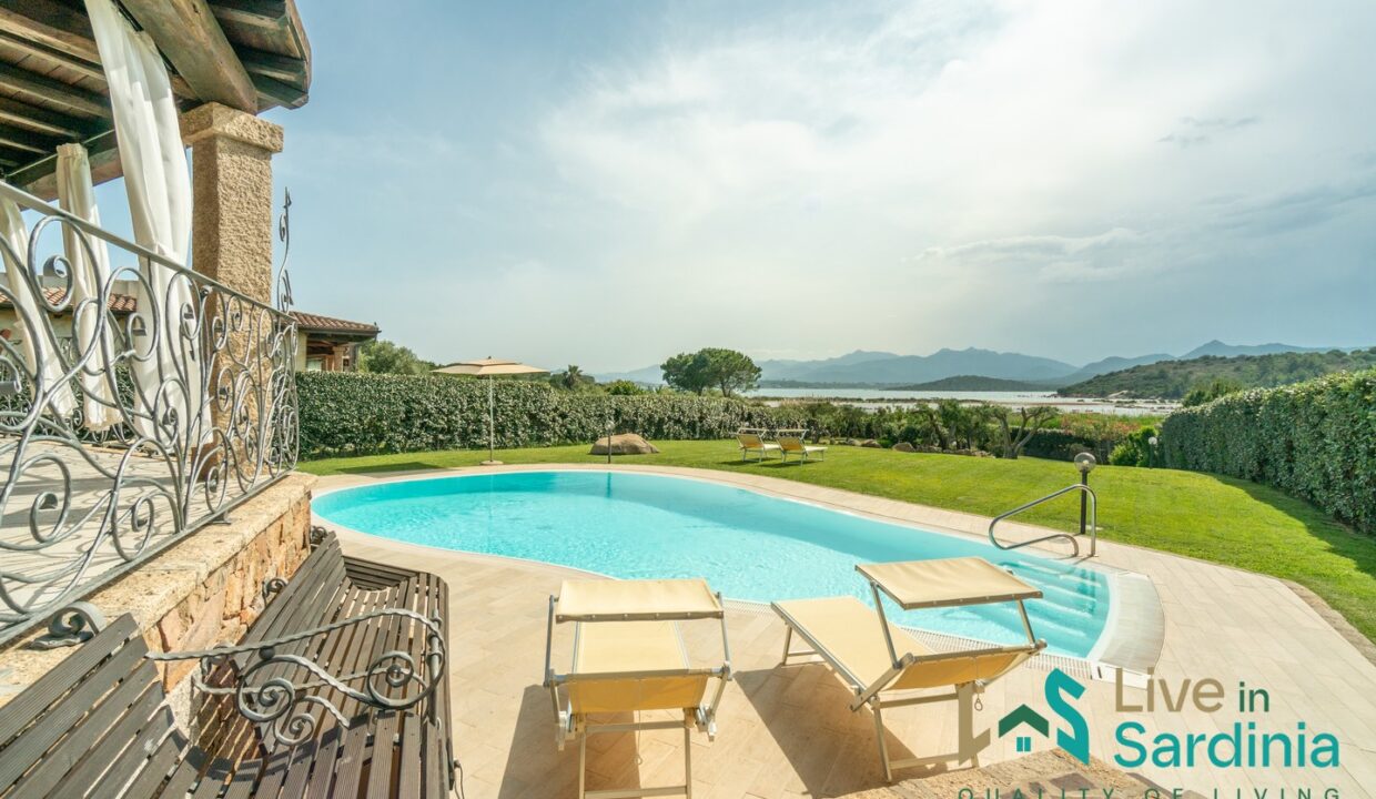 Villa For Sale With Pool And Sea View in Capo Coda Cavallo Sardinia (10)