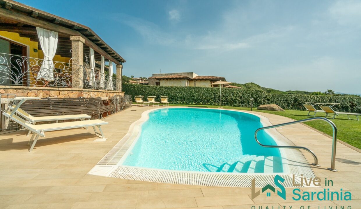 Villa For Sale With Pool And Sea View in Capo Coda Cavallo Sardinia (11)
