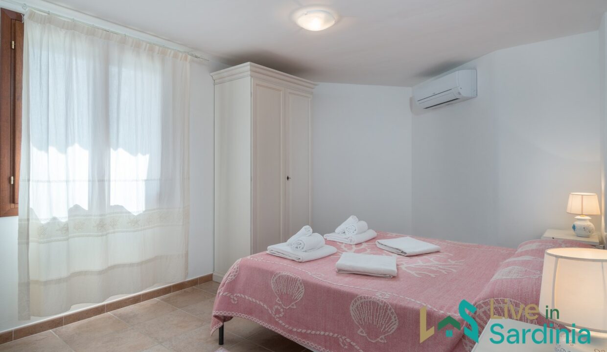 Villa For Sale With Pool And Sea View in Capo Coda Cavallo Sardinia (4)
