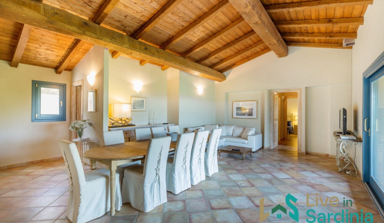 Villa-for-Sale-San-Pantaleo-Sardinia (34)