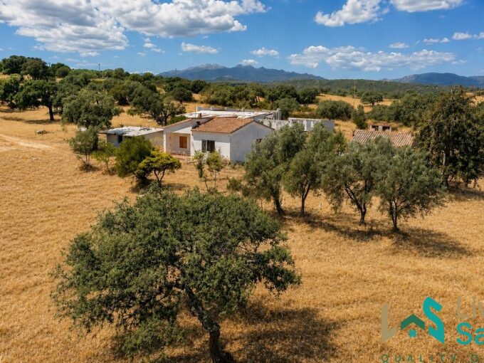 Stazzo for sale in Sardinia in Cuncosu, surrounded by Gallura countryside