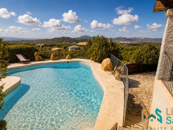 Villa for sale in San Pantaleo Costa Smeralda with sea view and panoramic pool