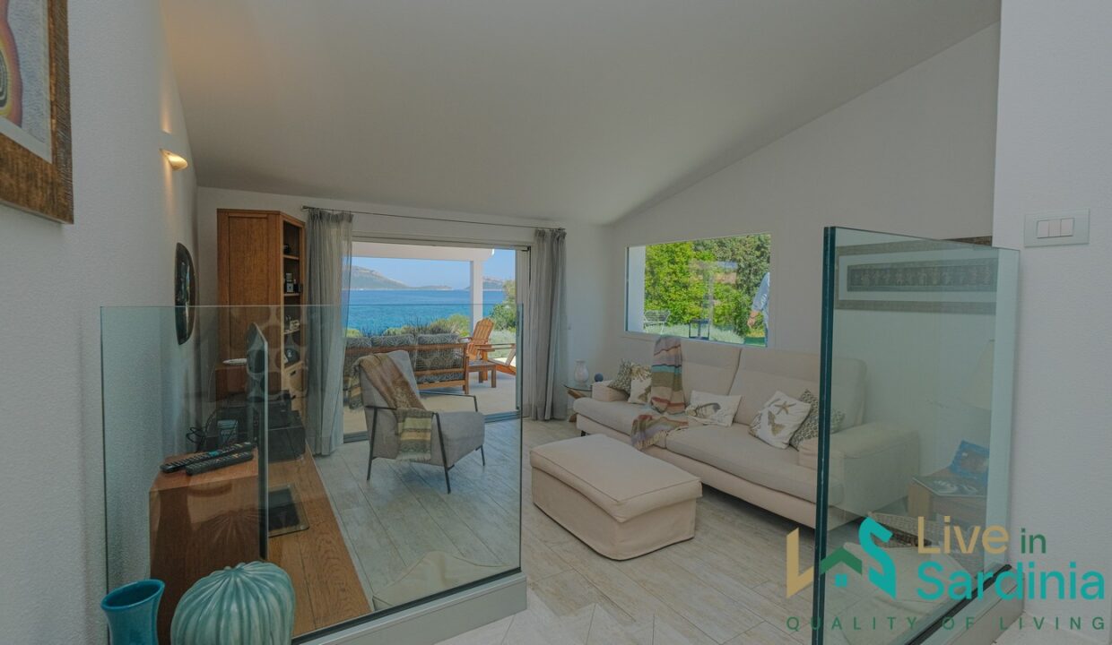 Beachfront-Villa-For-Sale-Costa-Smeralda (65)