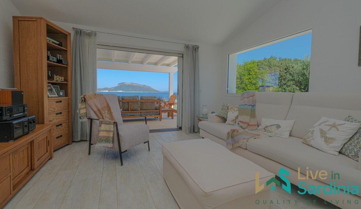 Beachfront-Villa-For-Sale-Costa-Smeralda (70)