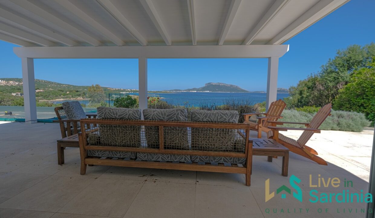 Beachfront-Villa-For-Sale-Costa-Smeralda (76)