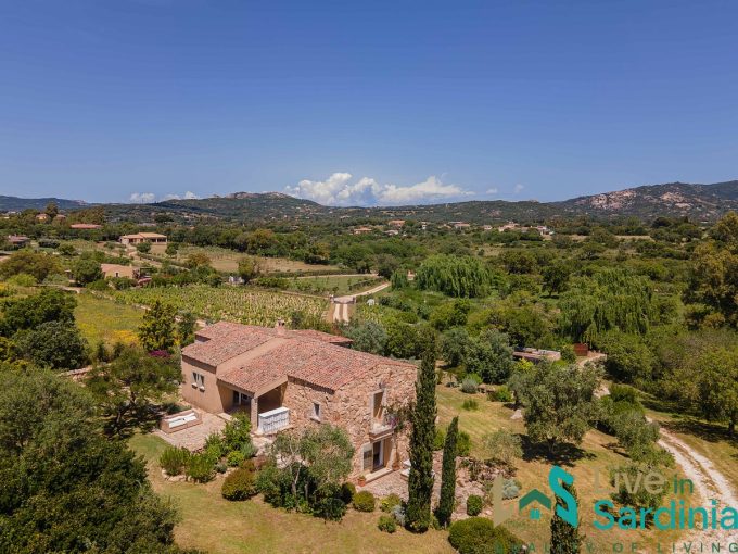 villa for sale in san pantaleo costa smeralda