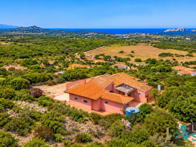 Sea view villa in Santa Teresa Gallura surrounded by the natural beauty of Gallura