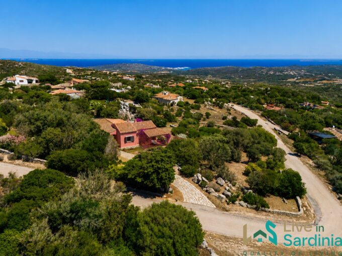 Sea view villa for sale in Santa Teresa Gallura