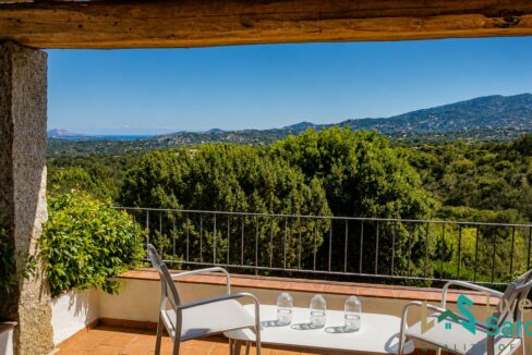 Country villa for sale in Sardinia with sea view from the covered veranda